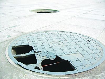 像紙一樣薄的窨井蓋，頻頻發(fā)生質(zhì)量事故，是誰(shuí)的錯(cuò)？